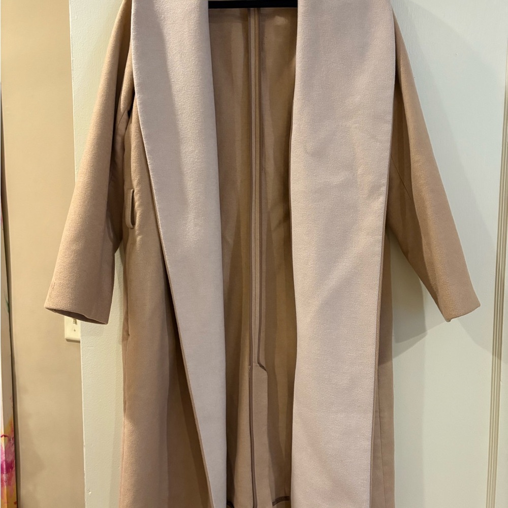 Cuyana Elegant Beige Trench Coat